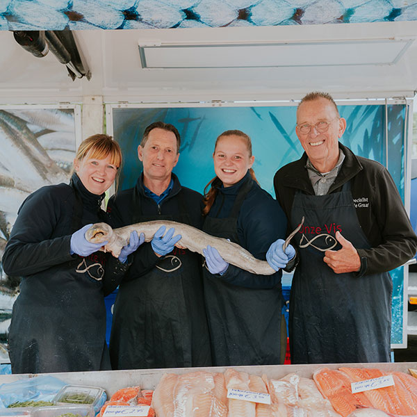 VishandelWillemDeGraaf-markt-Assen-overzicht